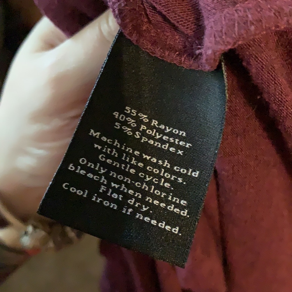 Rock & Republic Maroon V Neck - Picture 4 of 6